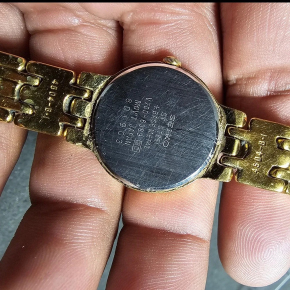 Seiko Ladies Quartz Cocktail Watch Gold Tone Working 7 Inch Bracelet V700-6389 - Picture 9 of 10